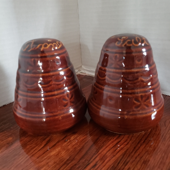 Vintage Marquest Daisy & Dot Ceramic Salt & Pepper Shakers - Picture 7 of 7